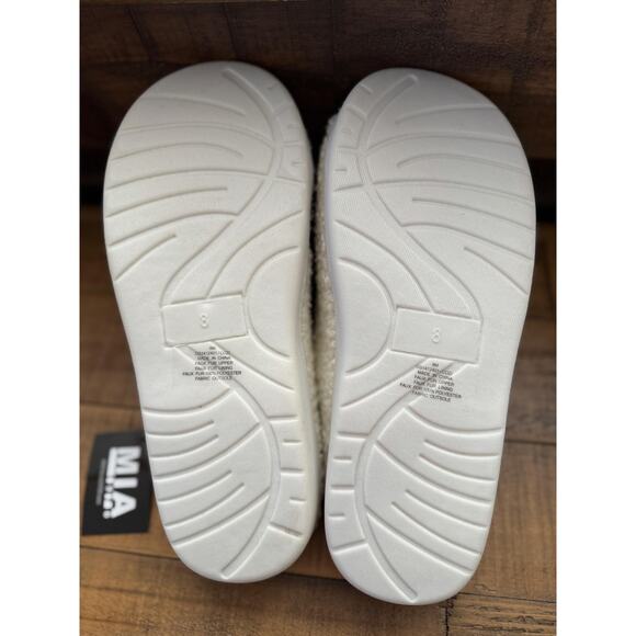 MIA Slippers Womens Size 8 White Red Cozy Faux Fur Bow House Shoes Cozy - Picture 4 of 5
